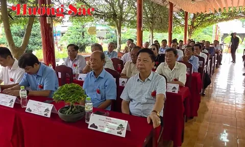 Trao quyết định công nhận Ban Vận động thành lập Trung tâm Sinh vật cảnh Đồng bằng Sông Cửu Long