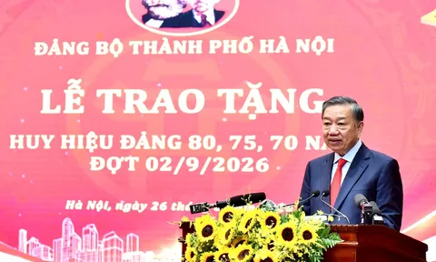 Tổng Bí thư, Chủ tịch nước Tô Lâm dự Lễ trao Huy hiệu Đảng tại Hà Nội